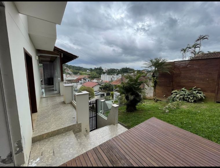 Casa no Bairro Escola Agrícola em Blumenau com 4 Dormitórios (1 suíte) e 400 m²