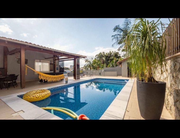 Casa no Bairro Escola Agrícola em Blumenau com 4 Dormitórios (3 suítes) e 551 m² - CA0403