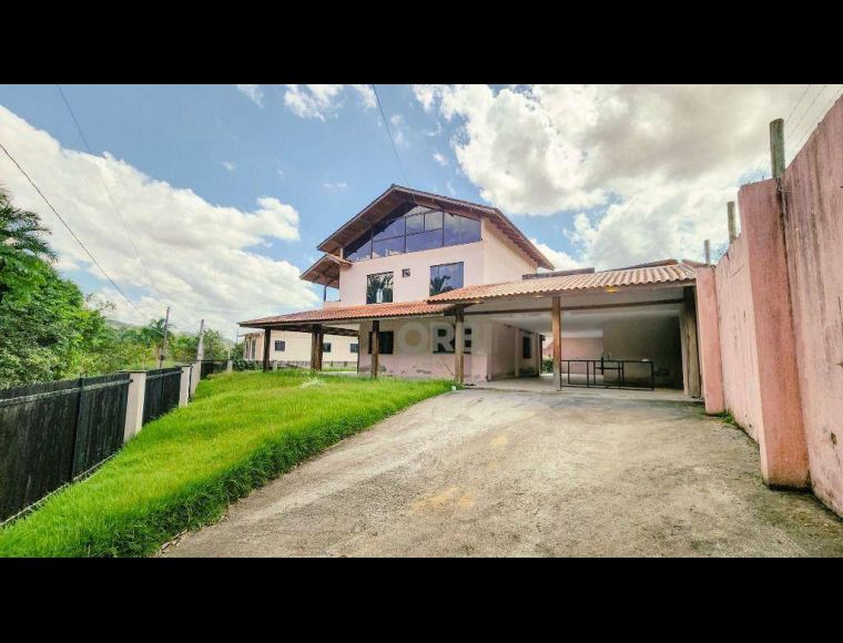 Casa no Bairro Fidelis em Blumenau com 3 Dormitórios (1 suíte) e 249 m² - CA0688