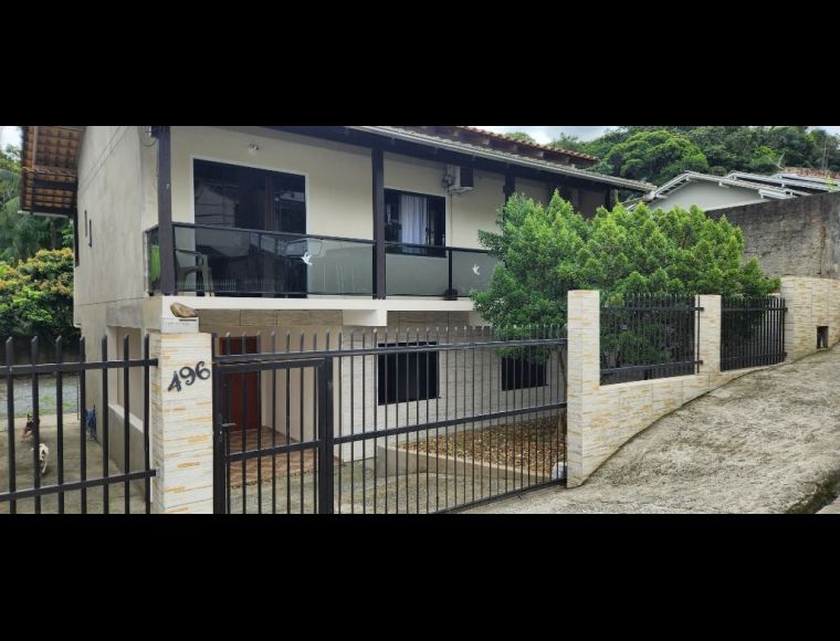 Casa no Bairro Fortaleza em Blumenau com 3 Dormitórios (1 suíte) e 194 m² - CA0231