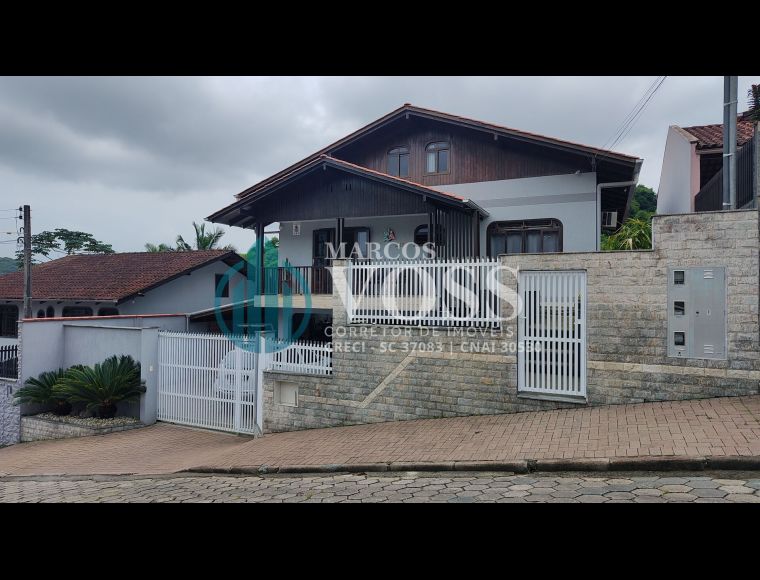 Casa no Bairro Fortaleza em Blumenau com 3 Dormitórios (1 suíte) e 370 m² - CA0233
