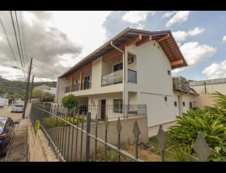 Casa no Bairro Garcia em Blumenau com 5 Dormitórios (4 suítes) e 330 m² - 2636