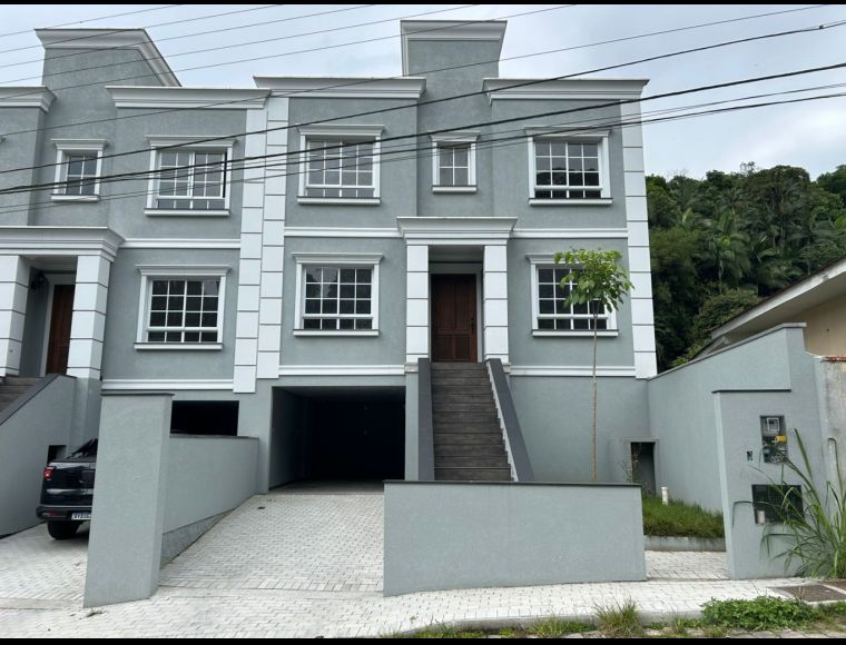 Casa no Bairro Garcia em Blumenau com 2 Dormitórios (2 suítes) e 157.5 m²