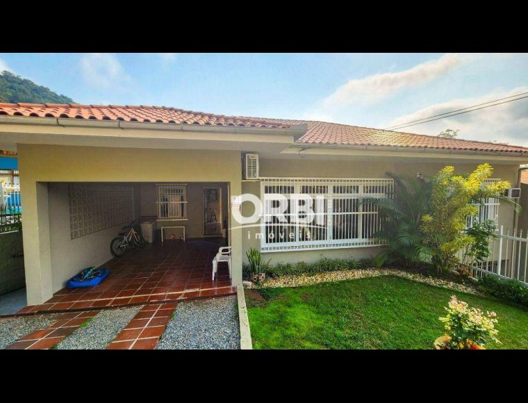 Casa no Bairro Garcia em Blumenau com 3 Dormitórios (1 suíte) e 127 m²