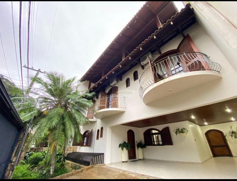Casa no Bairro Garcia em Blumenau com 4 Dormitórios (1 suíte) e 475.54 m² - 35718685