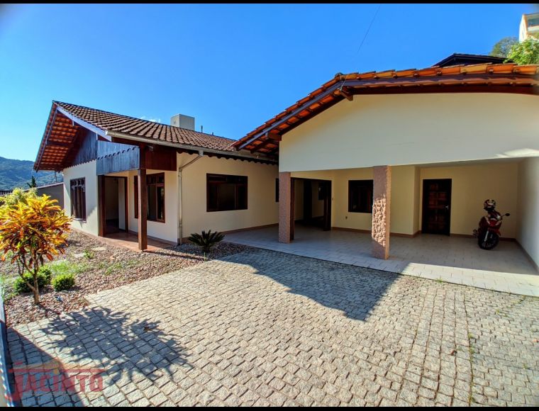 Casa no Bairro Garcia em Blumenau com 4 Dormitórios (1 suíte) e 173 m² - 2294