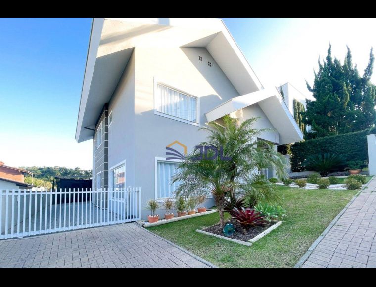 Casa no Bairro Itoupava Central em Blumenau com 3 Dormitórios (1 suíte) e 220 m² - CA0471