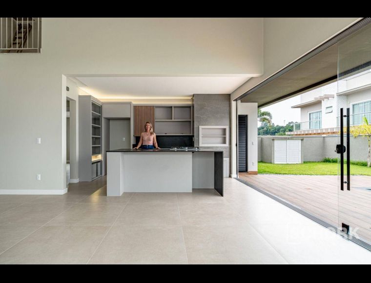 Casa no Bairro Itoupava Central em Blumenau com 3 Dormitórios (3 suítes) e 251 m² - CA2620