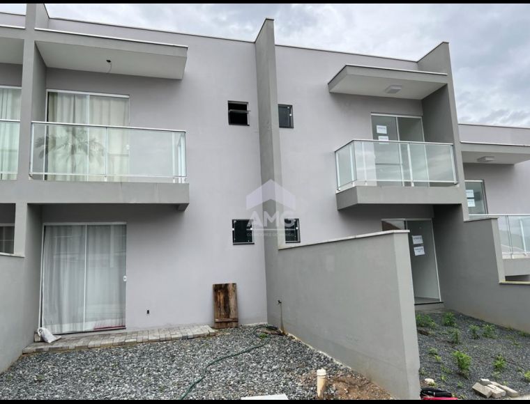 Casa no Bairro Itoupava Norte em Blumenau com 2 Dormitórios (2 suítes) e 76.35 m² - 3290408
