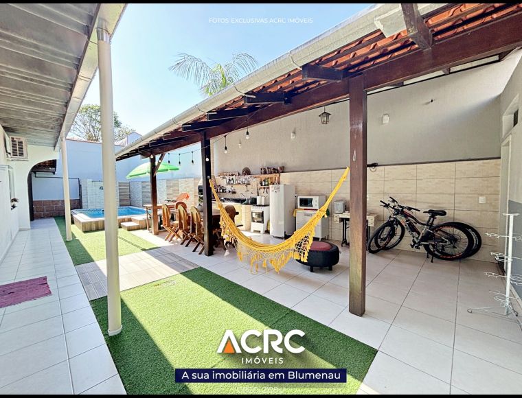 Casa no Bairro Itoupava Norte em Blumenau com 3 Dormitórios e 200 m² - CA03237V