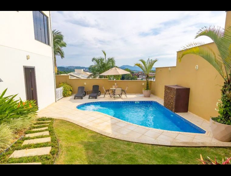 Casa no Bairro Itoupava Norte em Blumenau com 3 Dormitórios (1 suíte) e 490 m² - 3651