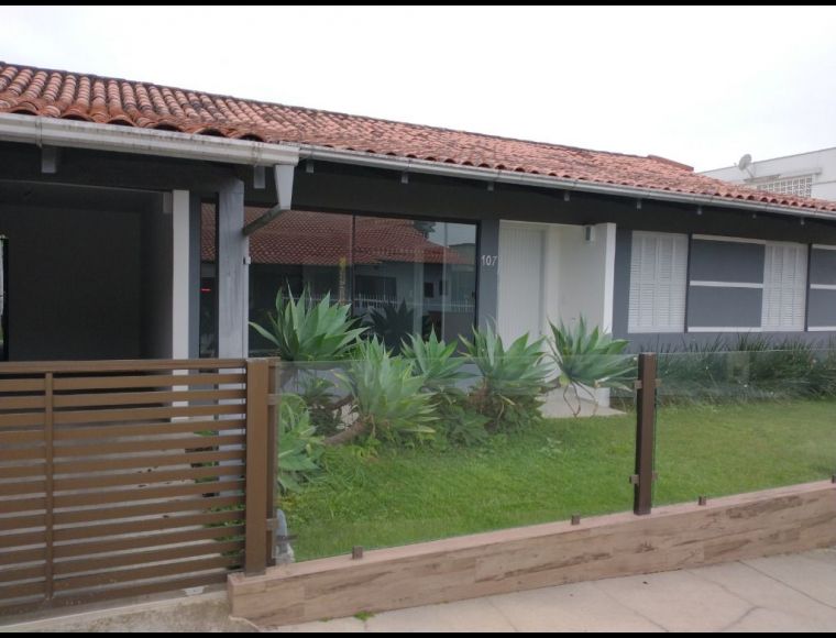Casa no Bairro Itoupava Norte em Blumenau com 3 Dormitórios (1 suíte) e 250 m² - CA0105