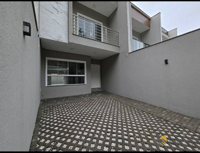 Casa no Bairro Itoupava Seca em Blumenau com 3 Dormitórios (3 suítes) e 152 m²