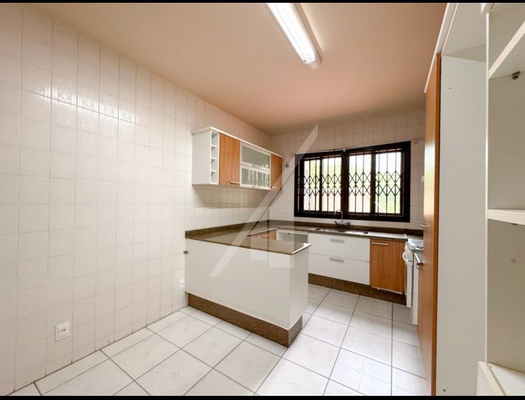 Casa no Bairro Itoupava Seca em Blumenau com 3 Dormitórios (1 suíte) e 261 m² - 1383