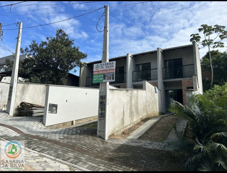 Casa no Bairro Itoupavazinha em Blumenau com 2 Dormitórios e 70.01 m² - 2002