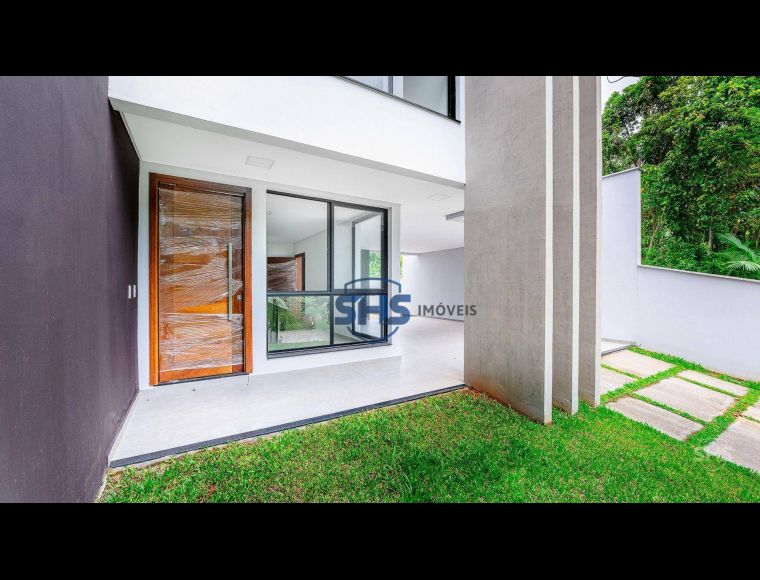 Casa no Bairro Ponta Aguda em Blumenau com 3 Dormitórios (3 suítes) e 204 m²