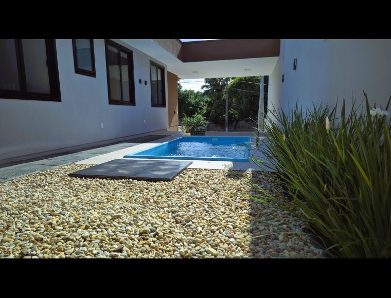 Casa no Bairro Ponta Aguda em Blumenau com 3 Dormitórios (3 suítes) e 169 m² - CA04