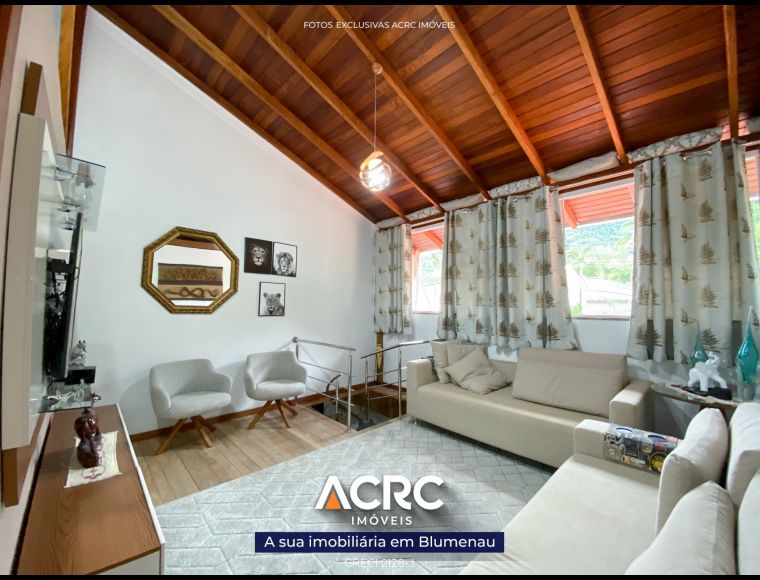 Casa no Bairro Progresso em Blumenau com 6 Dormitórios (3 suítes) e 401.41 m² - CA01981V