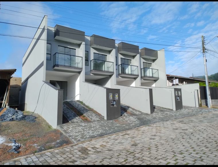 Casa no Bairro Progresso em Blumenau com 2 Dormitórios (2 suítes) e 0.84 m² - 35717486