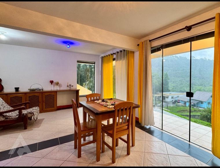 Casa no Bairro Progresso em Blumenau com 3 Dormitórios (2 suítes) e 357 m²