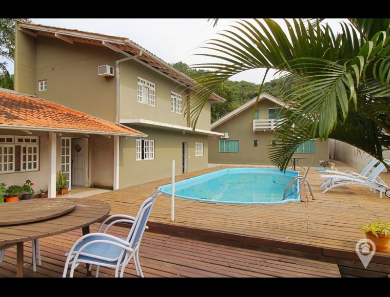 Casa no Bairro Ribeirão Fresco em Blumenau com 3 Dormitórios (1 suíte) e 211 m² - 6137
