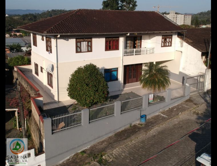Casa no Bairro Salto Norte em Blumenau com 8 Dormitórios (1 suíte) e 385 m²
