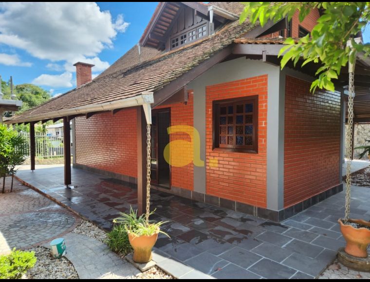 Casa no Bairro Salto Weissbach em Blumenau com 3 Dormitórios (1 suíte) e 180 m² - 6002114