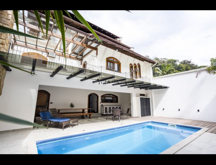 Casa no Bairro Valparaiso em Blumenau com 3 Dormitórios (1 suíte) e 650 m² - 3477503