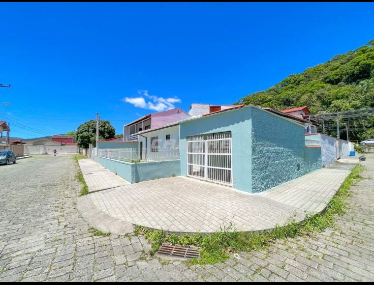 Casa no Bairro Valparaiso em Blumenau com 3 Dormitórios (1 suíte) e 108 m² - 477