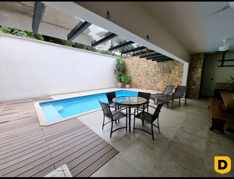 Casa no Bairro Valparaiso em Blumenau com 3 Dormitórios (1 suíte) e 650 m² - 4121054-L