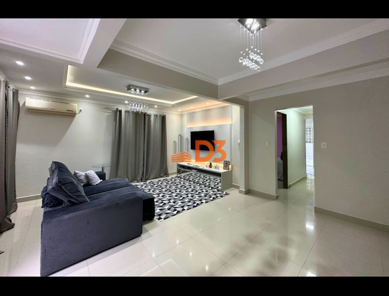 Casa no Bairro Valparaiso em Blumenau com 3 Dormitórios (1 suíte) e 180 m² - 1433