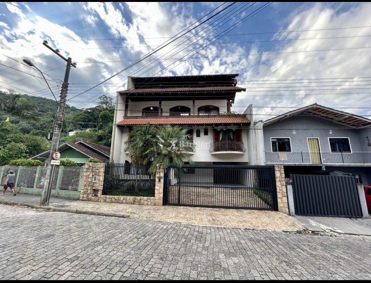 Casa no Bairro Valparaiso em Blumenau com 3 Dormitórios (1 suíte) e 276 m² - 3825006-L