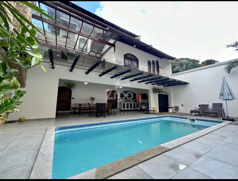 Casa no Bairro Valparaiso em Blumenau com 4 Dormitórios (1 suíte) e 276 m² - 5064239