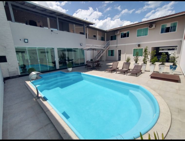 Casa no Bairro Valparaiso em Blumenau com 8 Dormitórios (1 suíte) e 300 m² - 3300877