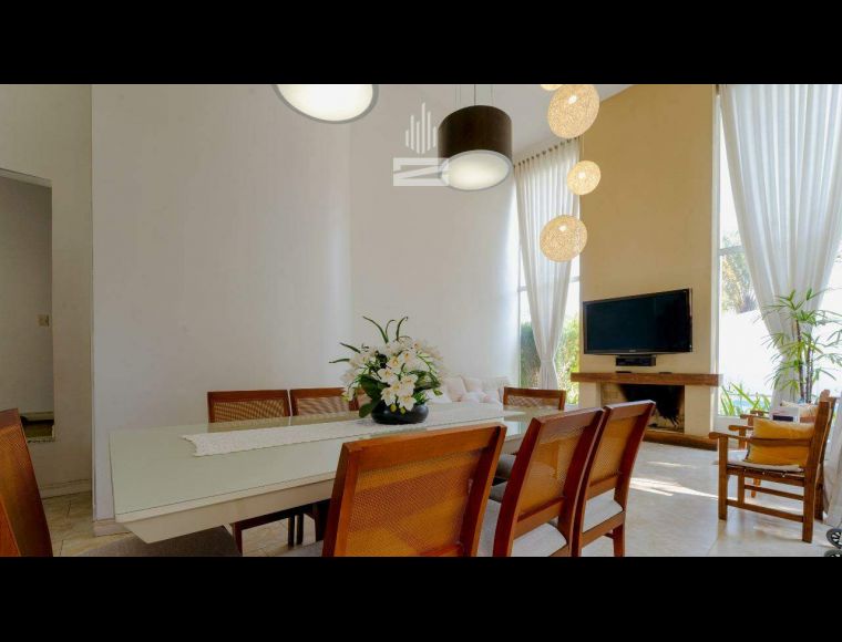 Casa no Bairro Velha em Blumenau com 3 Dormitórios (3 suítes) e 295 m² - 6299