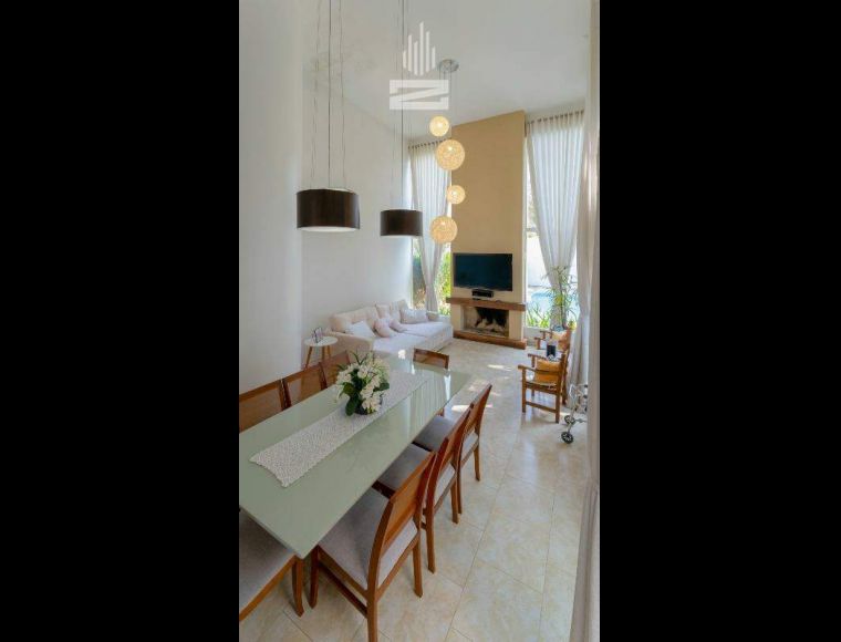 Casa no Bairro Velha em Blumenau com 3 Dormitórios (3 suítes) e 295 m² - 6299