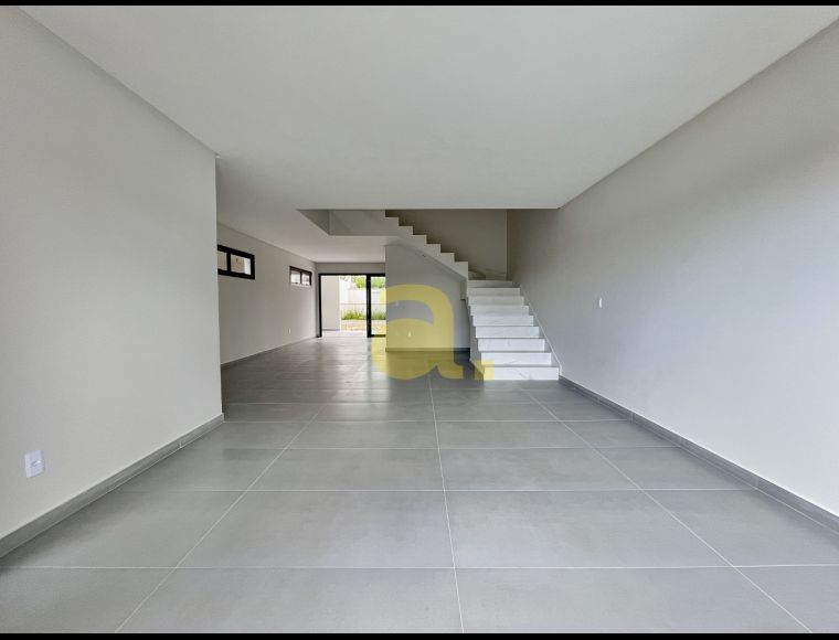 Casa no Bairro Velha em Blumenau com 3 Dormitórios (3 suítes) e 260 m² - 6004160