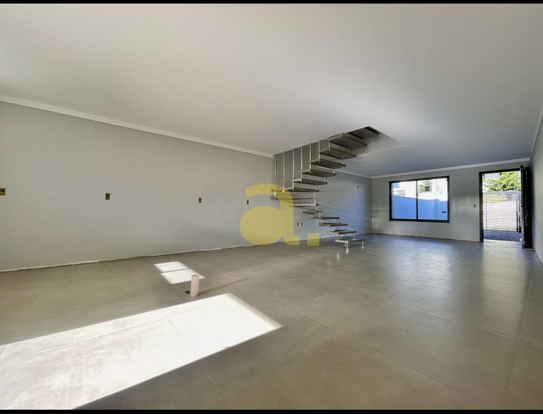 Casa no Bairro Velha em Blumenau com 3 Dormitórios (2 suítes) e 145 m² - 6004231