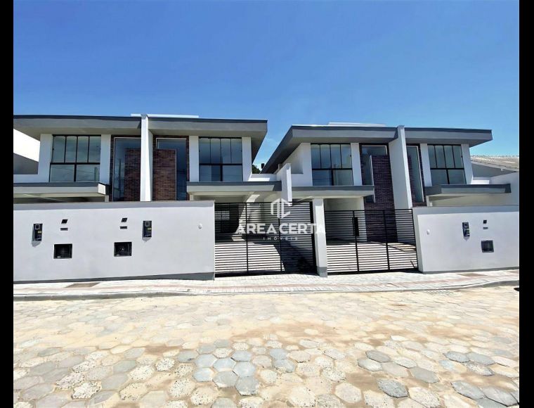 Casa no Bairro Velha em Blumenau com 3 Dormitórios (1 suíte) e 154 m² - CA0100