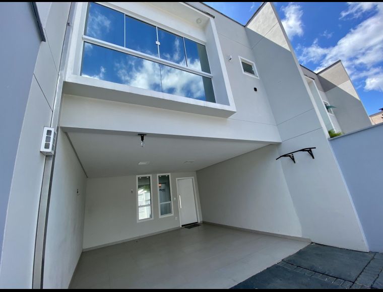 Casa no Bairro Velha em Blumenau com 3 Dormitórios (1 suíte) e 138.39 m² - 6061587
