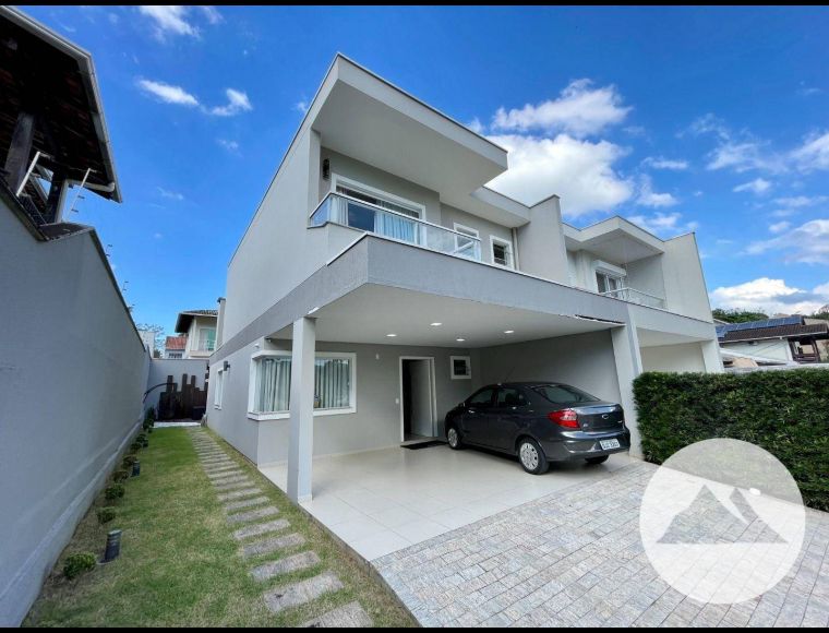 Casa no Bairro Velha em Blumenau com 3 Dormitórios (1 suíte) e 154 m² - CA0201-L