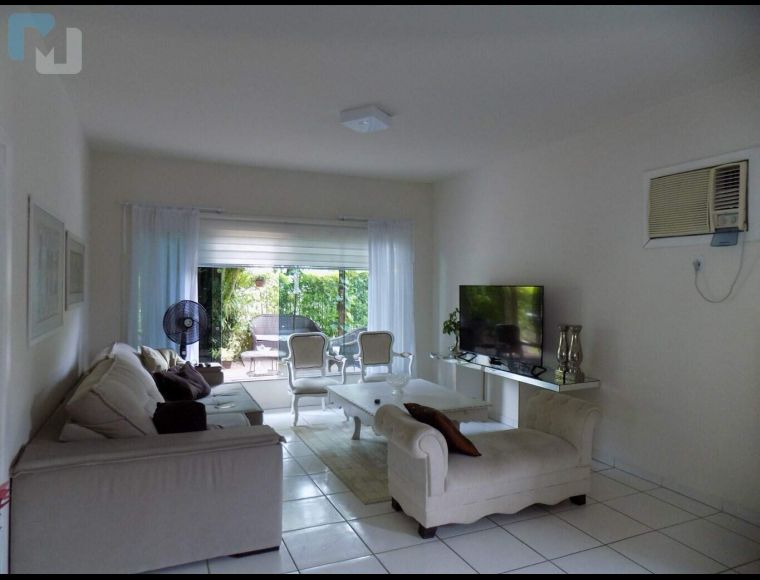 Casa no Bairro Velha em Blumenau com 3 Dormitórios (1 suíte) e 261 m² - 566