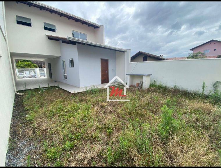 Casa no Bairro Velha em Blumenau com 3 Dormitórios (1 suíte) e 139 m²