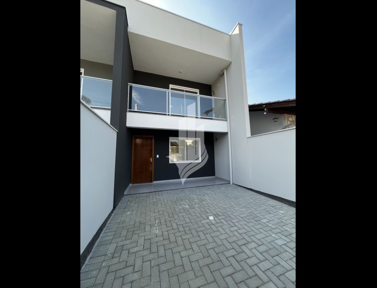 Casa no Bairro Velha em Blumenau com 3 Dormitórios (1 suíte) e 134 m² - 3176