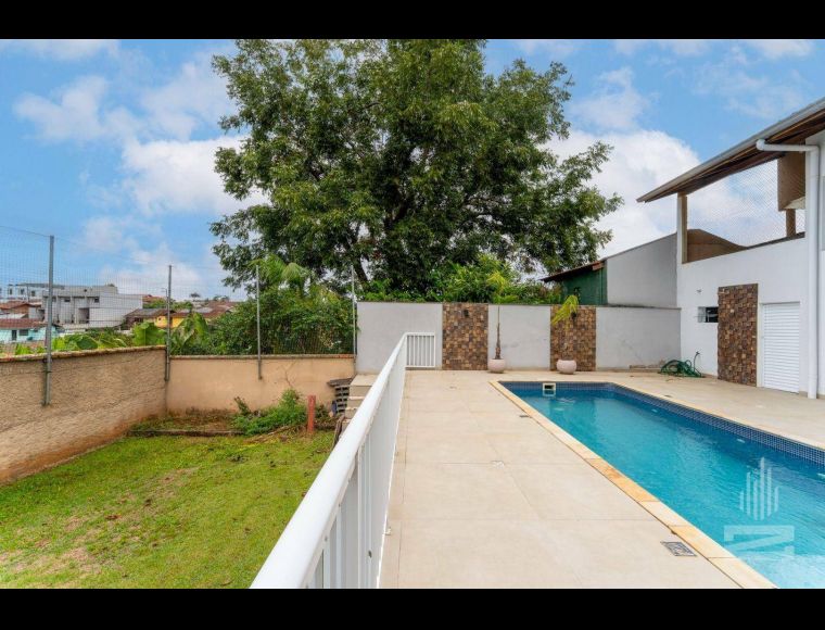 Casa no Bairro Velha Central em Blumenau com 3 Dormitórios (1 suíte) e 231 m² - CA1801