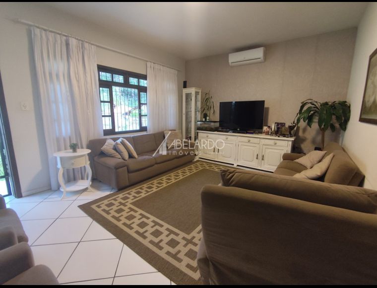 Casa no Bairro Velha Central em Blumenau com 4 Dormitórios (1 suíte) e 202.35 m² - 8506