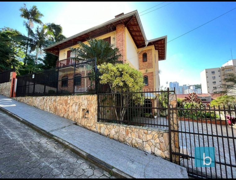 Casa no Bairro Vila Nova em Blumenau com 4 Dormitórios (2 suítes) - CA0030