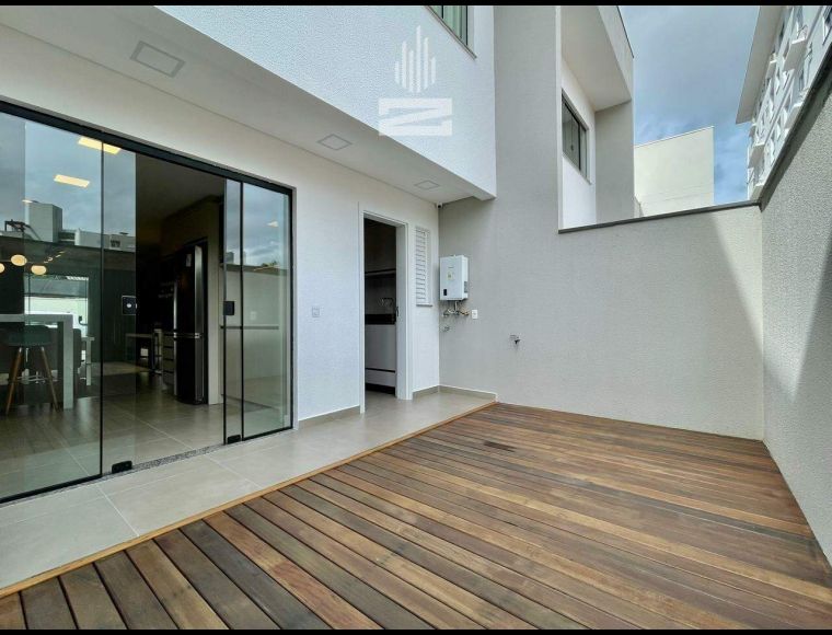 Casa no Bairro Vila Nova em Blumenau com 3 Dormitórios (1 suíte) e 130 m² - 8166