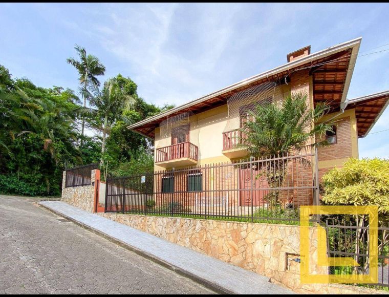 Casa no Bairro Vila Nova em Blumenau com 4 Dormitórios (2 suítes) e 357 m² - CA0311