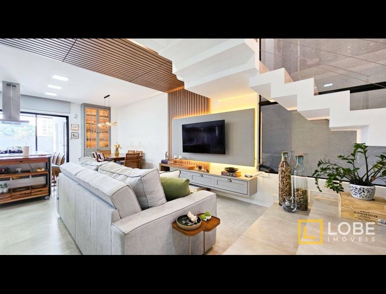 Casa no Bairro Vila Nova em Blumenau com 3 Dormitórios (3 suítes) e 300 m² - SO0122